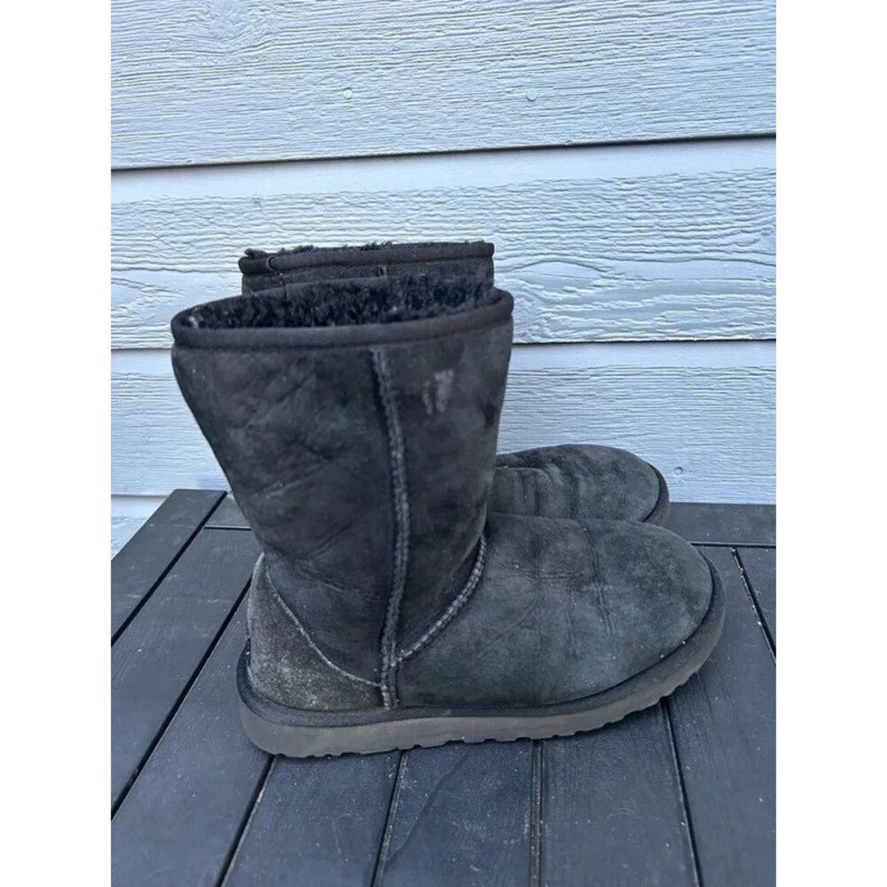UGG Low Calk Black Sherpa lined boots - Sz 7